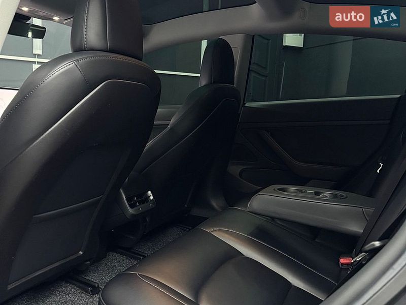 Седан Tesla Model 3 2019 в Коломые