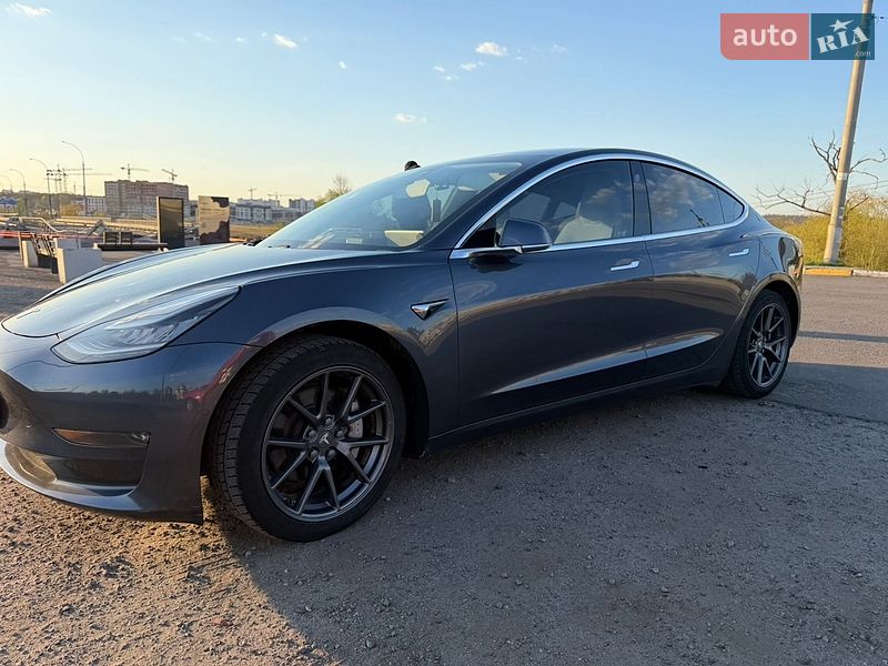 Седан Tesla Model 3 2020 в Киеве