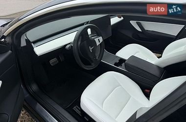Седан Tesla Model 3 2020 в Киеве