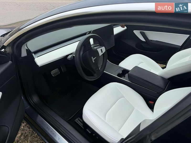 Седан Tesla Model 3 2020 в Киеве