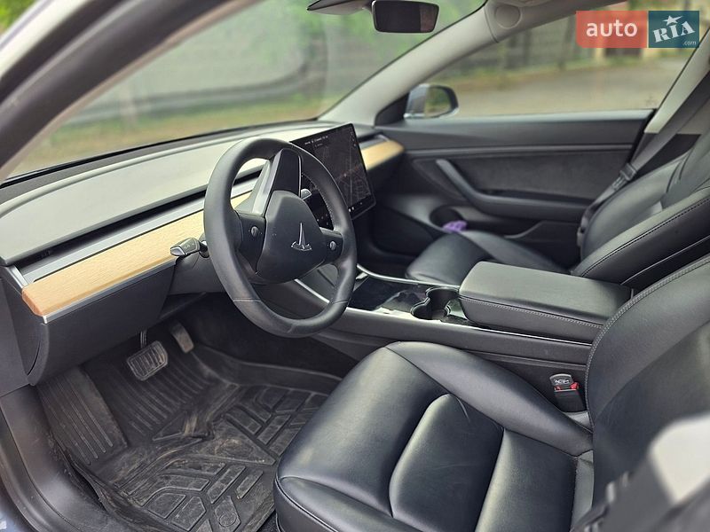 Седан Tesla Model 3 2020 в Киеве