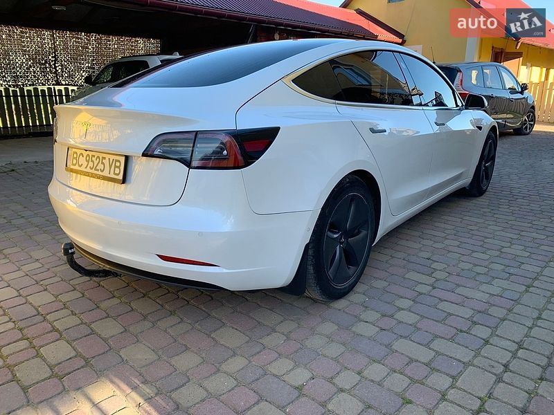 Седан Tesla Model 3 2019 в Львове