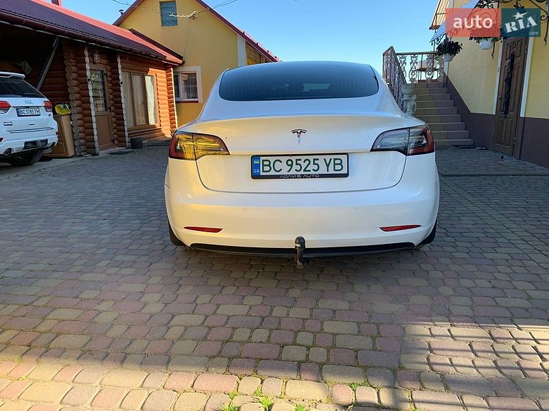 Седан Tesla Model 3 2019 в Львове