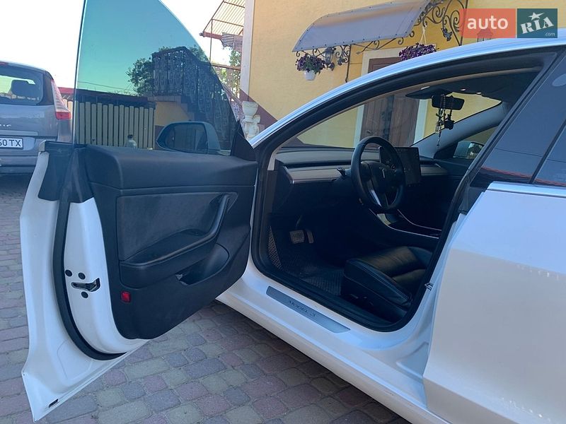 Седан Tesla Model 3 2019 в Львове