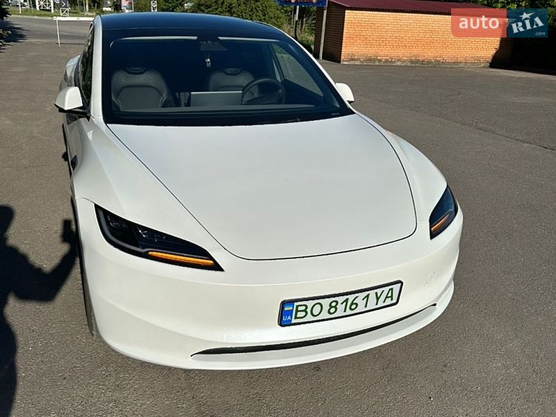 Tesla Model 3 2024