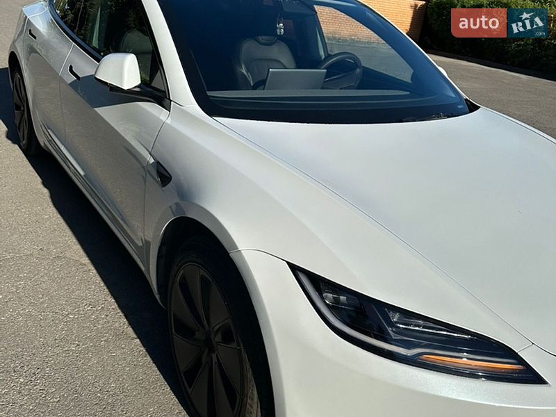 Седан Tesla Model 3 2024 в Тернополі
