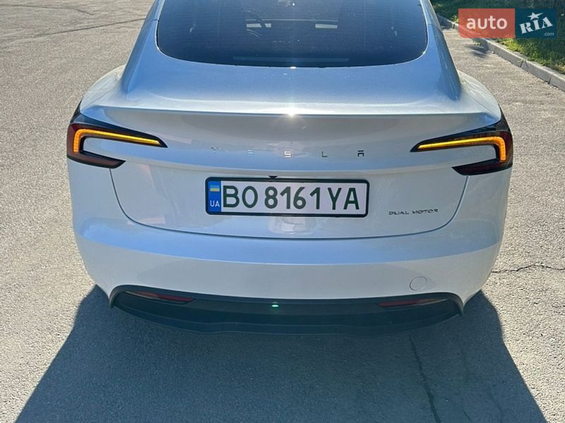 Седан Tesla Model 3 2024 в Тернополі