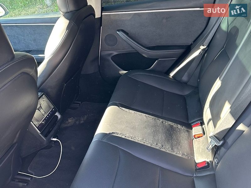 Седан Tesla Model 3 2024 в Тернополі