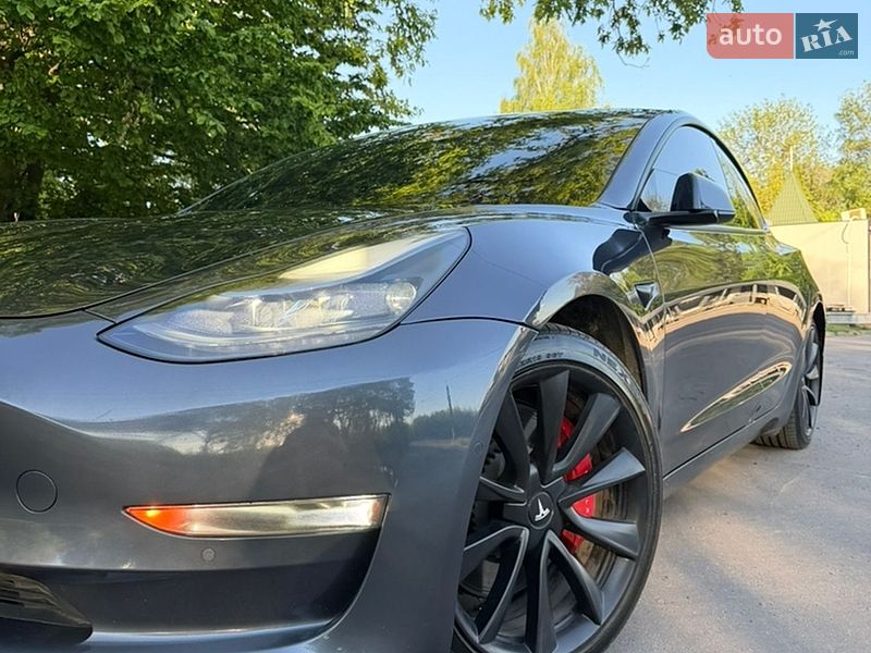 Седан Tesla Model 3 2021 в Львове