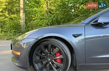 Седан Tesla Model 3 2021 в Львове