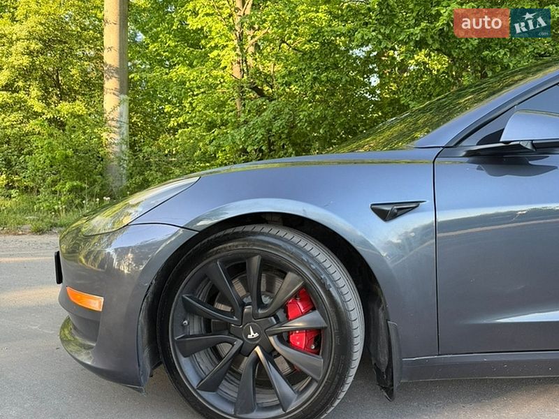 Седан Tesla Model 3 2021 в Львове