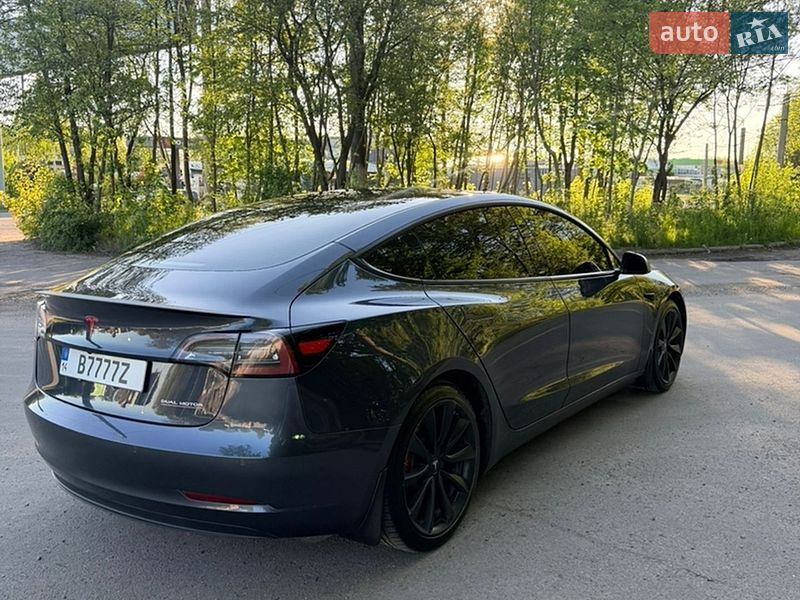 Седан Tesla Model 3 2021 в Львове