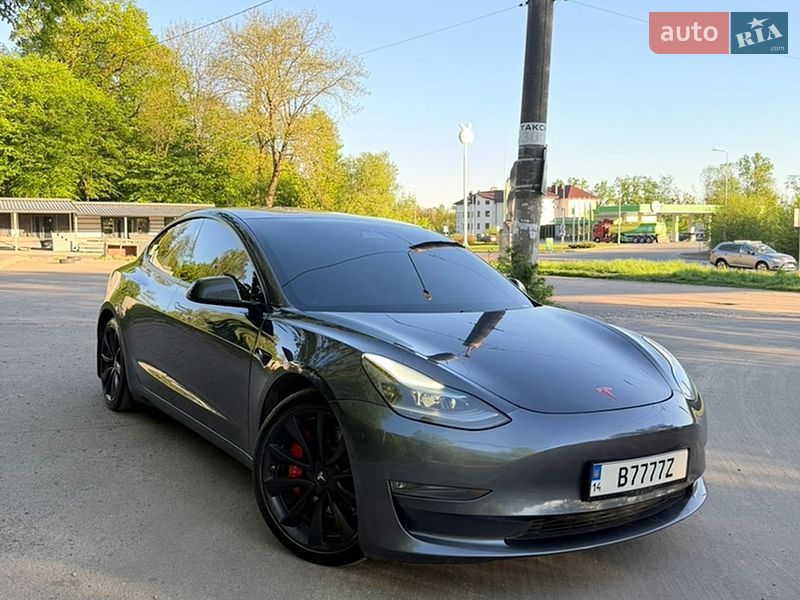 Седан Tesla Model 3 2021 в Львове