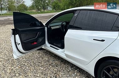 Седан Tesla Model 3 2019 в Черновцах