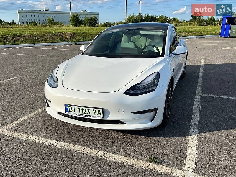 Седан Tesla Model 3 2020 в Запорожье