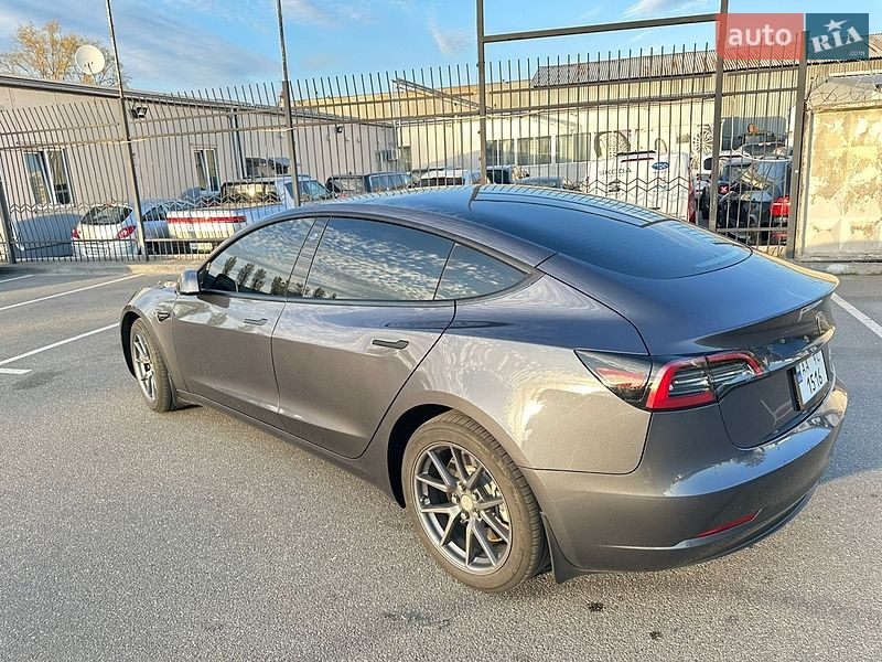 Седан Tesla Model 3 2023 в Киеве