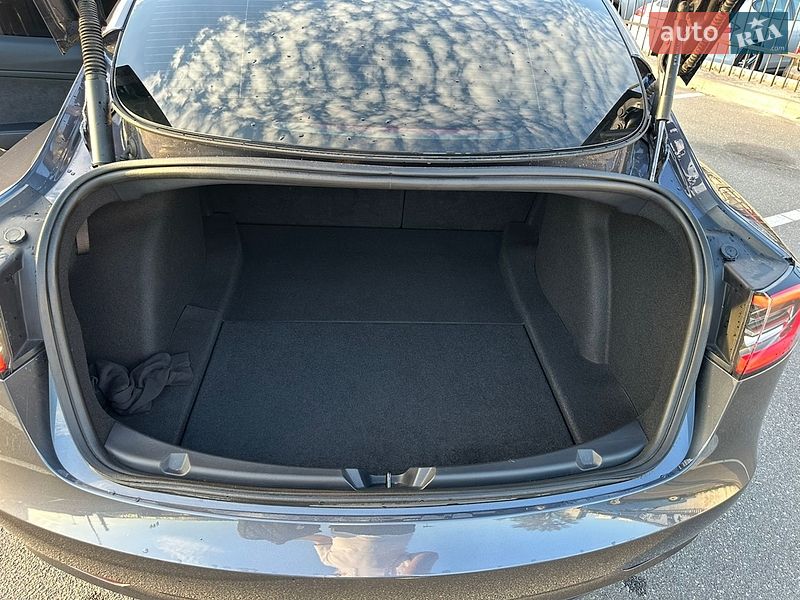 Седан Tesla Model 3 2023 в Киеве