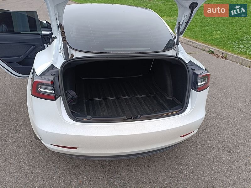 Седан Tesla Model 3 2022 в Кривом Роге