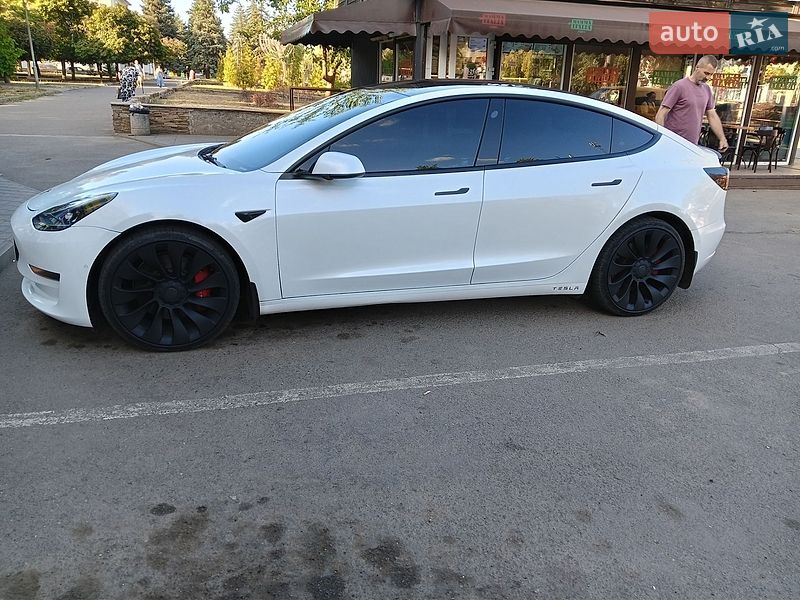Седан Tesla Model 3 2022 в Кривом Роге