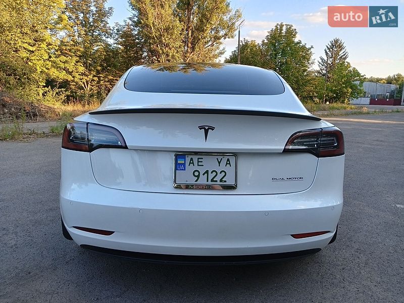 Седан Tesla Model 3 2022 в Кривом Роге