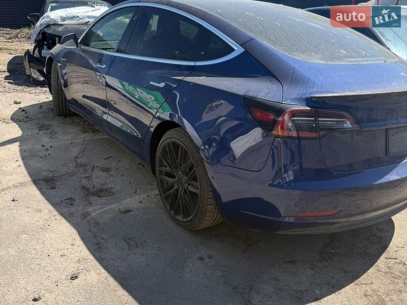 Седан Tesla Model 3 2020 в Киеве