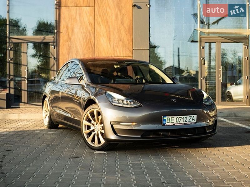 Седан Tesla Model 3 2018 в Києві