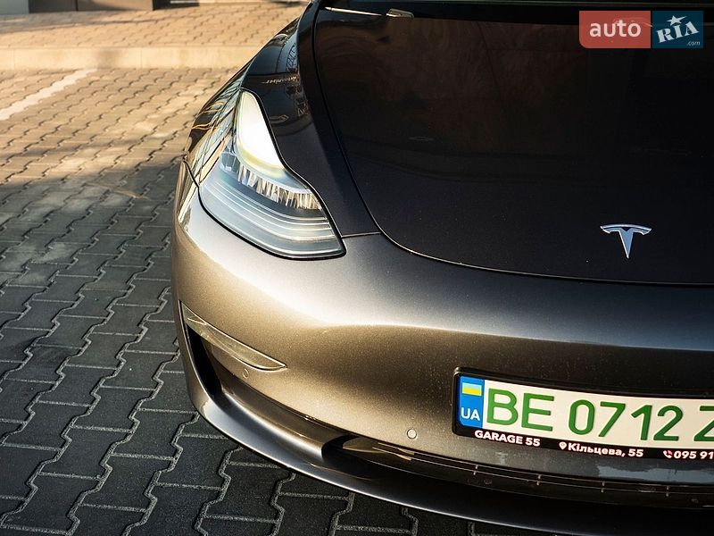 Седан Tesla Model 3 2018 в Києві