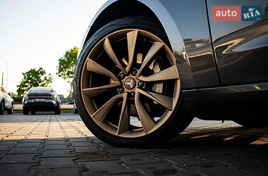 Седан Tesla Model 3 2018 в Києві