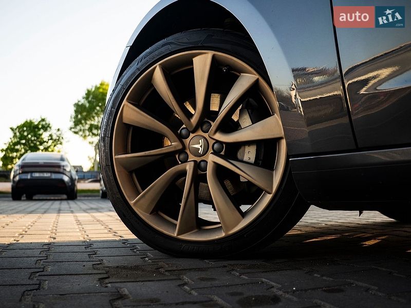 Седан Tesla Model 3 2018 в Києві
