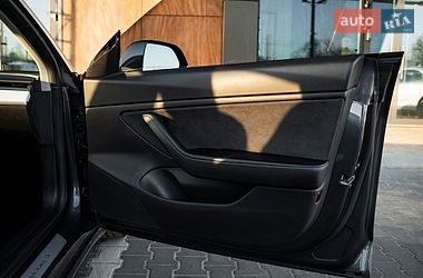 Седан Tesla Model 3 2018 в Києві
