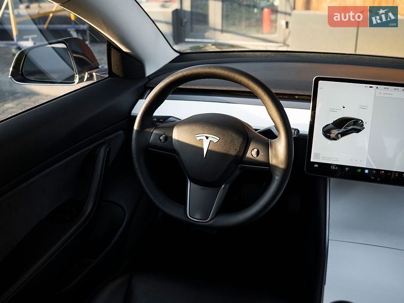 Седан Tesla Model 3 2018 в Києві