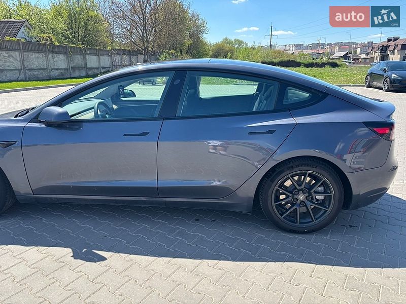Седан Tesla Model 3 2022 в Виннице