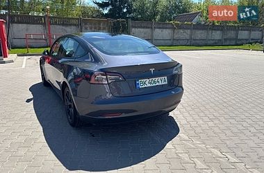 Седан Tesla Model 3 2022 в Виннице