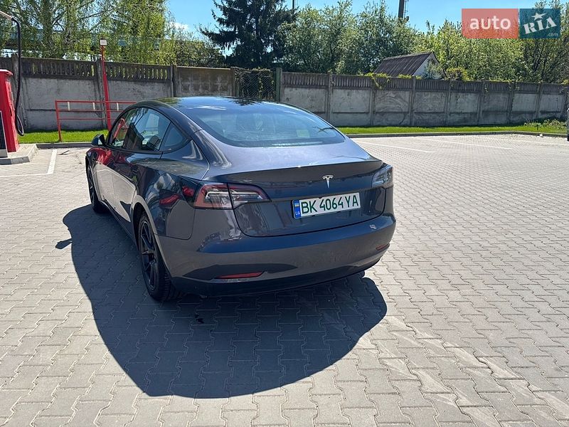 Седан Tesla Model 3 2022 в Виннице