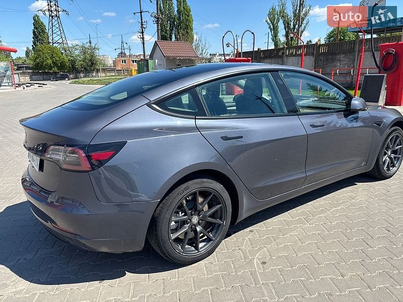Седан Tesla Model 3 2022 в Виннице