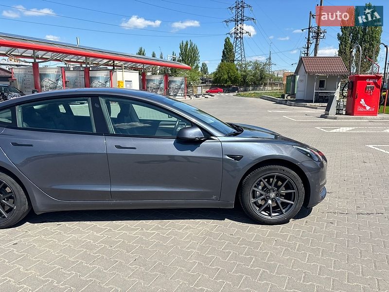 Седан Tesla Model 3 2022 в Виннице