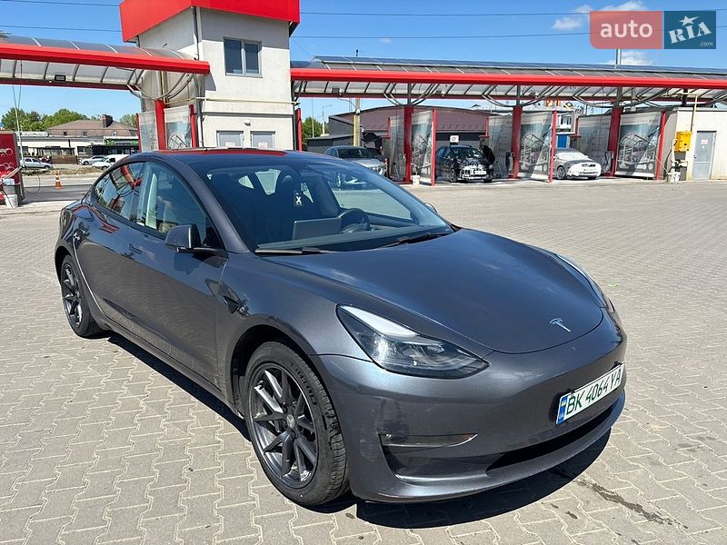 Седан Tesla Model 3 2022 в Виннице