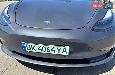 Седан Tesla Model 3 2022 в Виннице