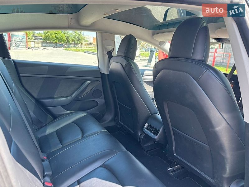 Седан Tesla Model 3 2022 в Виннице