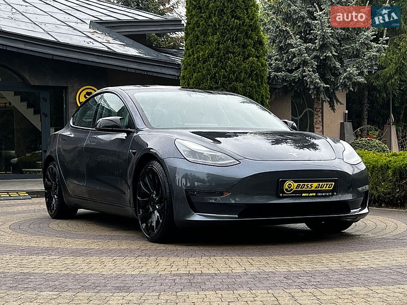 Седан Tesla Model 3 2021 в Львове