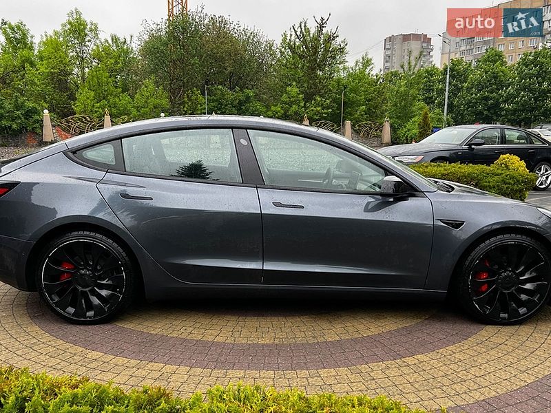 Седан Tesla Model 3 2021 в Львове