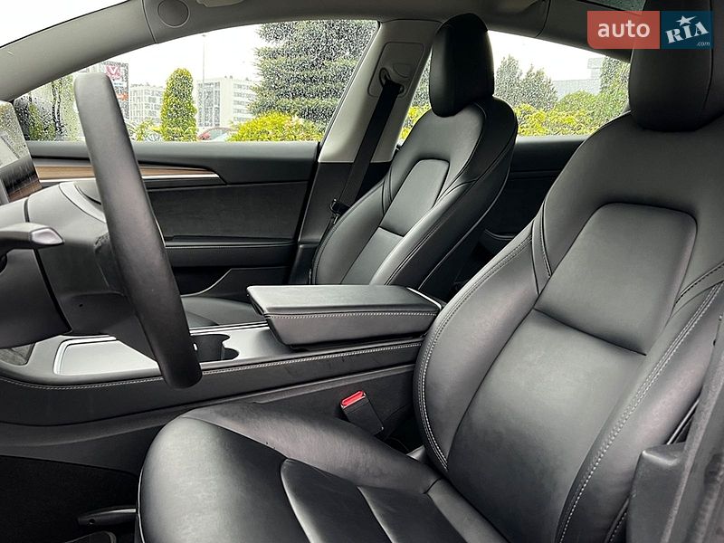 Седан Tesla Model 3 2021 в Львове