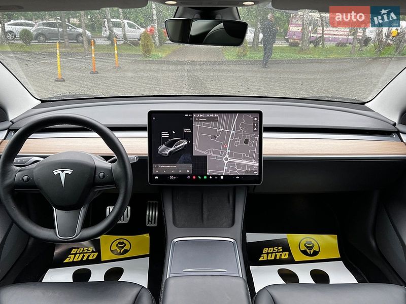 Седан Tesla Model 3 2021 в Львове