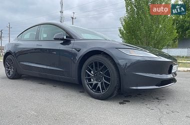 Седан Tesla Model 3 2025 в Києві