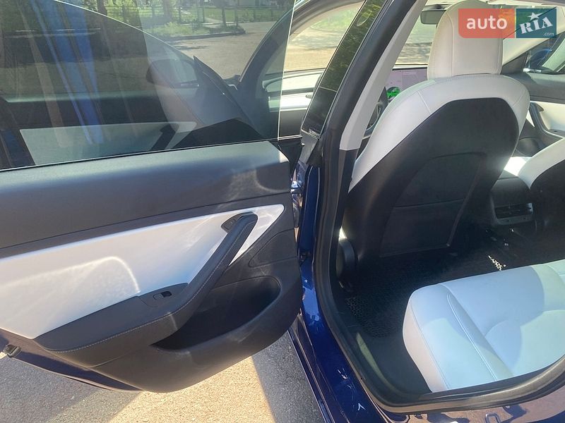 Седан Tesla Model 3 2019 в Києві