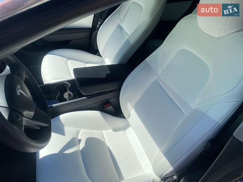 Седан Tesla Model 3 2019 в Києві