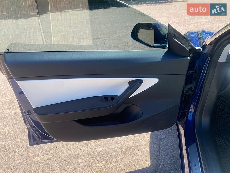 Седан Tesla Model 3 2019 в Києві