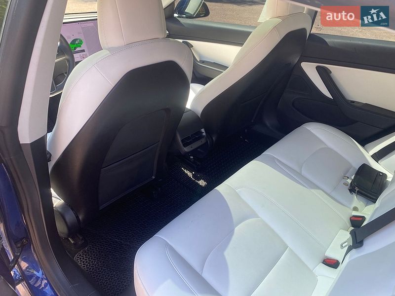 Седан Tesla Model 3 2019 в Києві