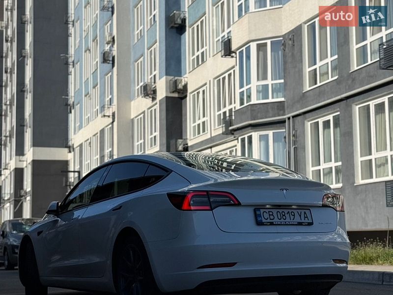 Седан Tesla Model 3 2022 в Чернігові