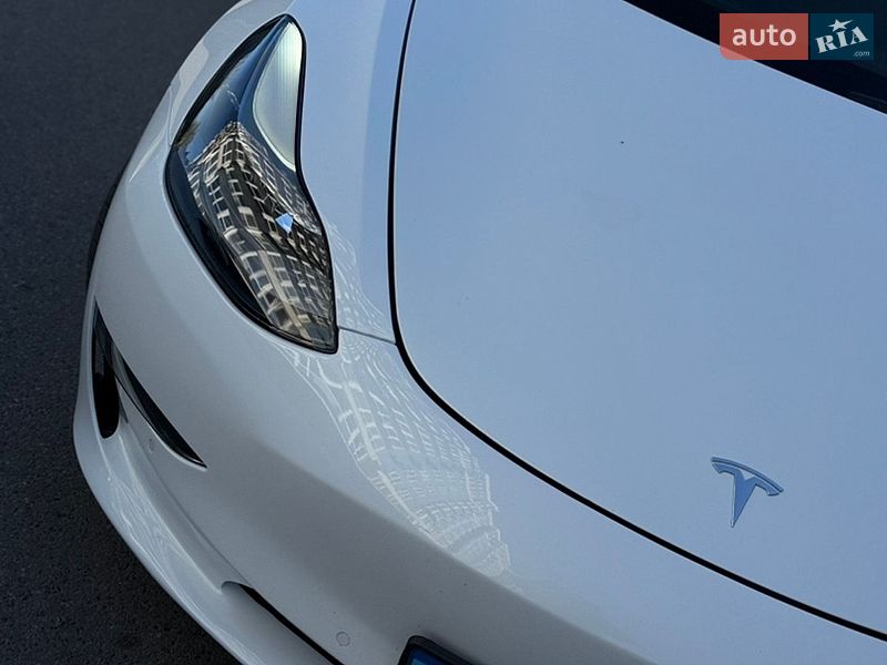 Седан Tesla Model 3 2022 в Чернігові